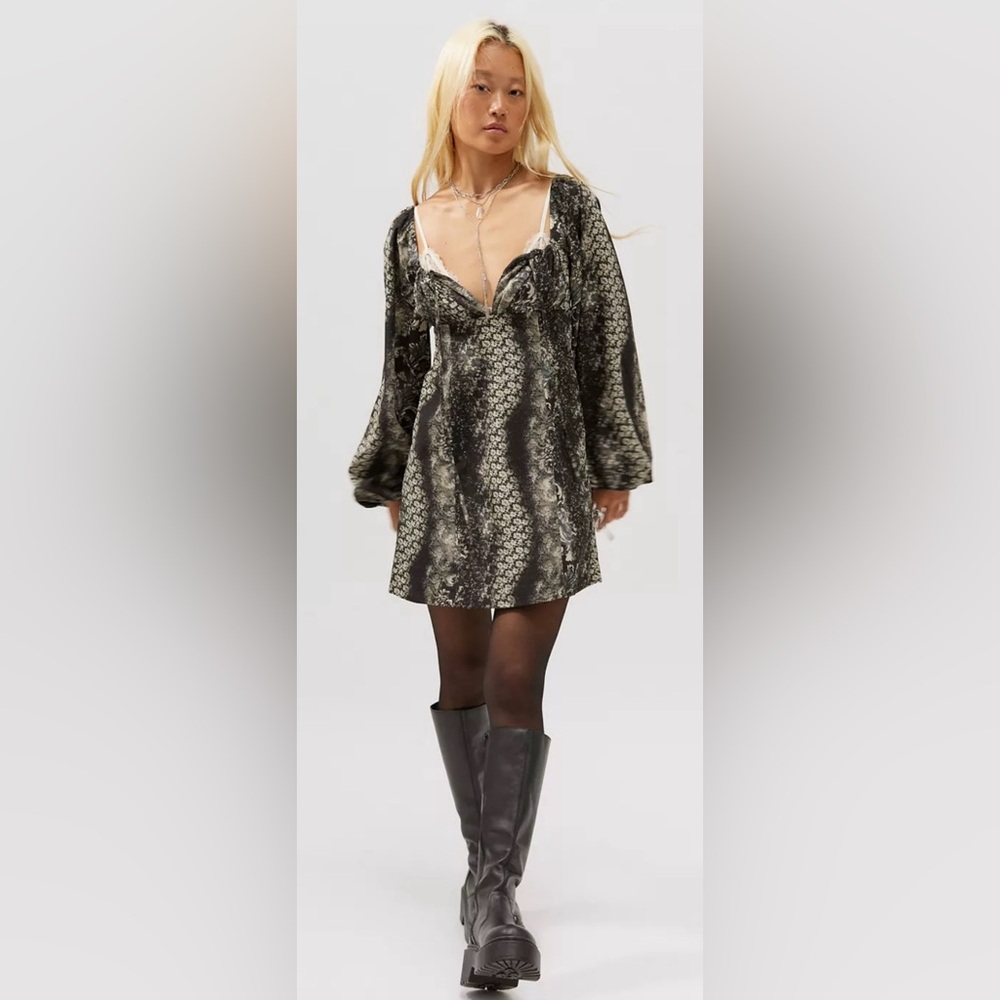 UO Vivienne Printed Long Sleeve Mini Dress Size XS